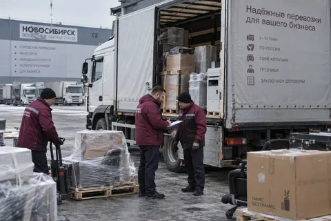 Грузовик 3 т · DAF / Mercedes / Foton · 3 т — перевозчик Грузовые перевозки, город/межгород (24 часа), Новосибирск